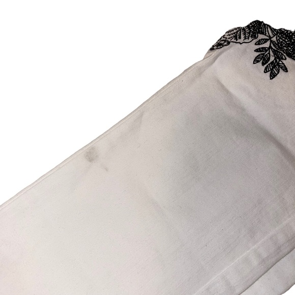 Republic Denim White With Black Embroidered Accent On Leg Size 6/27 Raw Hem - Picture 5 of 5